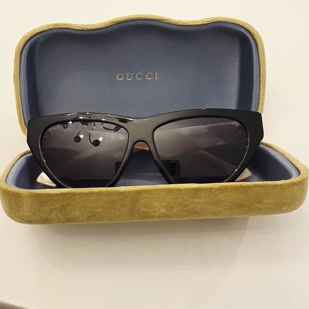 Gucci GG1333S model/004Black Cat-Eye Sunglasses - Picture 4 of 16